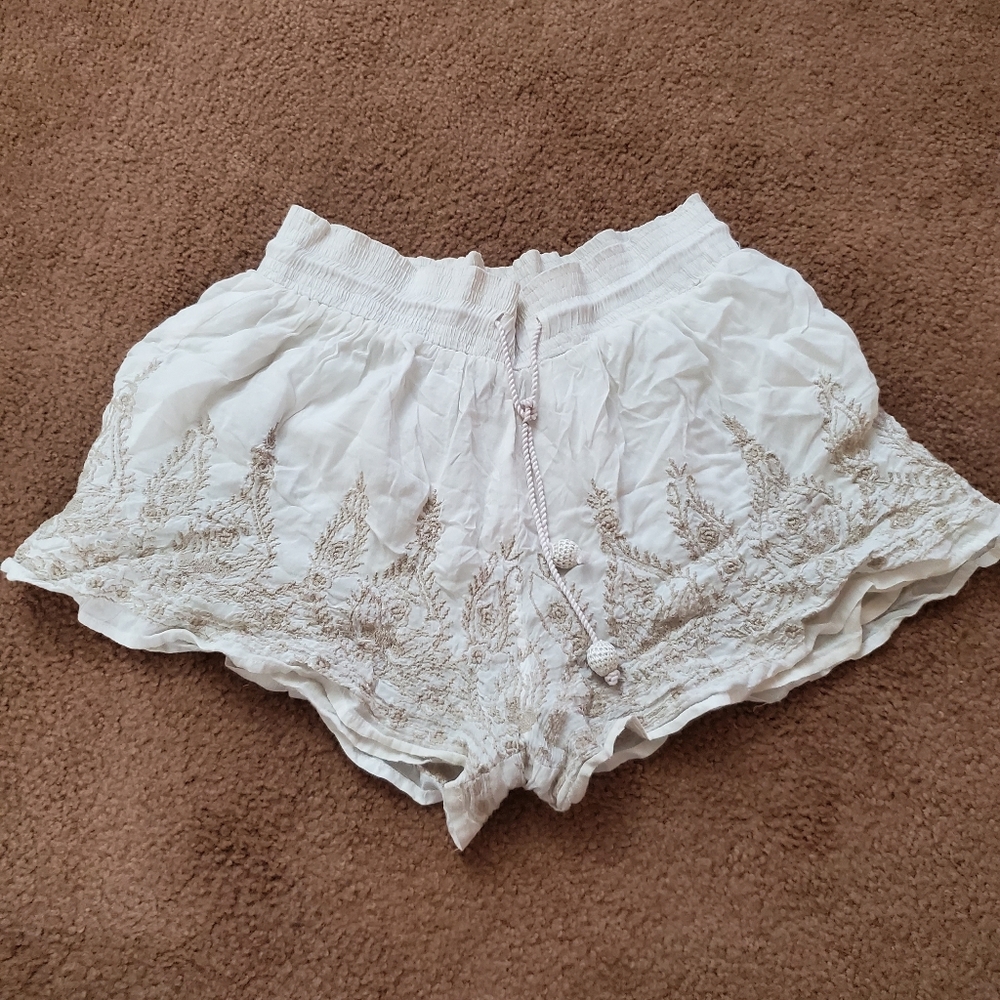 Tie Waist Pull On Embroidered Flowy Shorts
